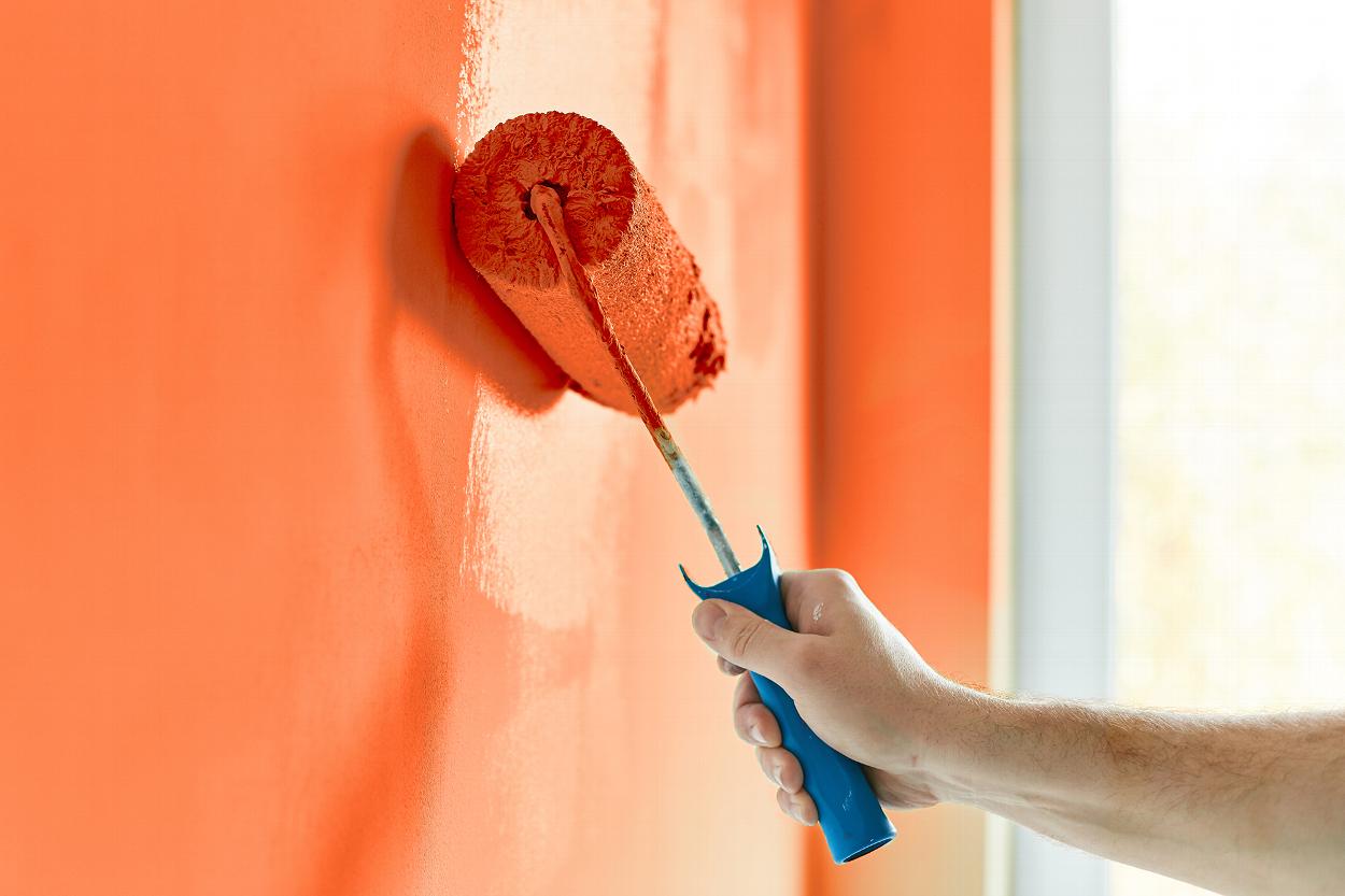 Painting wall with roller